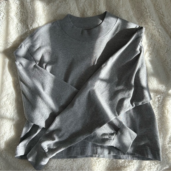 Aritzia TNA crew neck - Picture 1 of 2